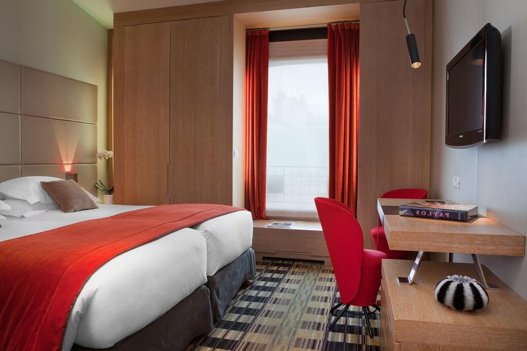 family hotels in Paris 7